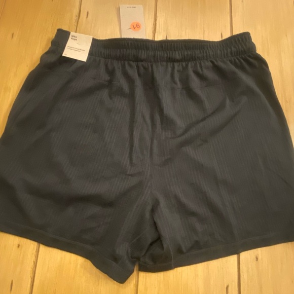 Nike Men’s Dri Fit Yoga Training Unlined Shots Pockets New Black Large - Picture 6 of 12